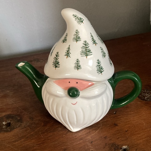 NWT- Stunning 16oz- 2 Piece-Green Gnome- White Hat Lid w/ Green 🌲 Ceramic Teapot - Picture 8 of 16